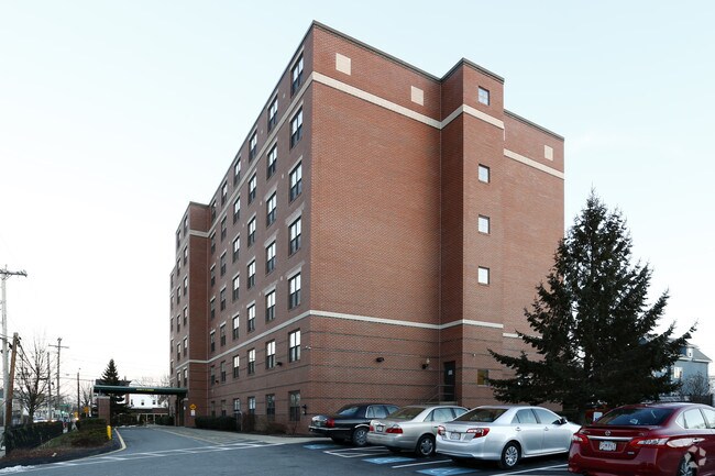 Foto del edificio - Monsignor Neagle Apartments