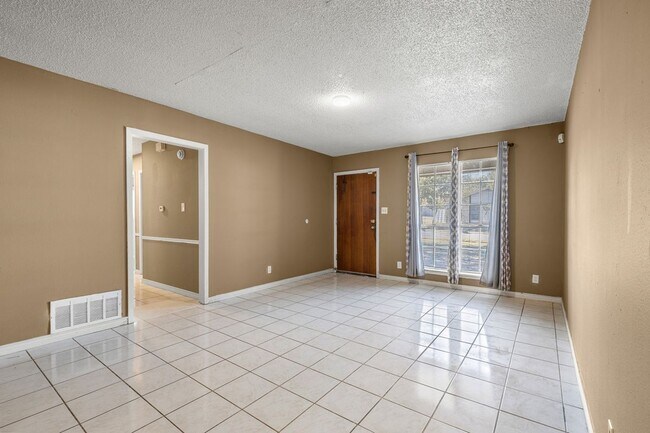 Foto del edificio - 9407 N Creek Dr