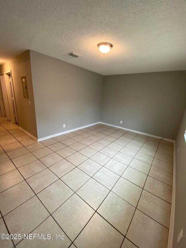 Building Photo - 9443 Sibbald Rd