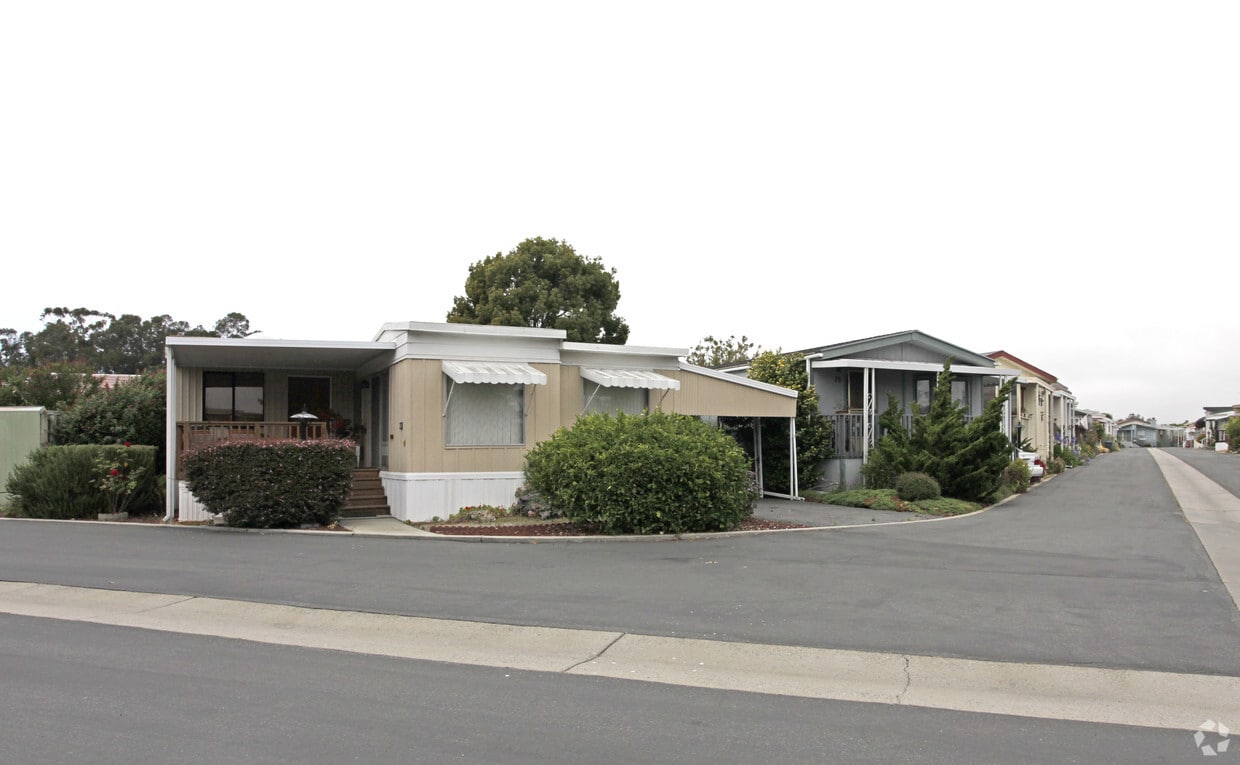 Building Photo - Shoreline Estates