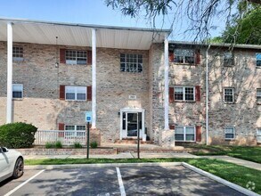 Building Photo - 11921E Tarragon Rd