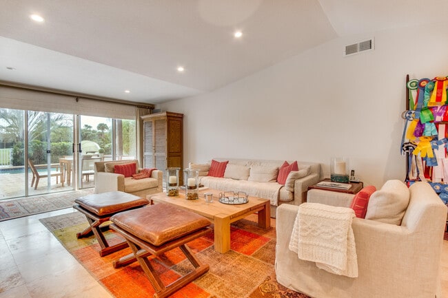 Foto del edificio - 2312 Las Casitas Dr