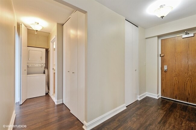 Building Photo - 155 N Harbor Dr