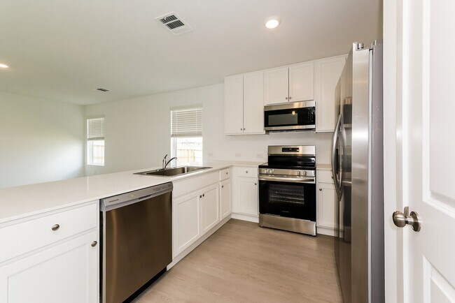 Foto del edificio - 16118 Hatton Dr