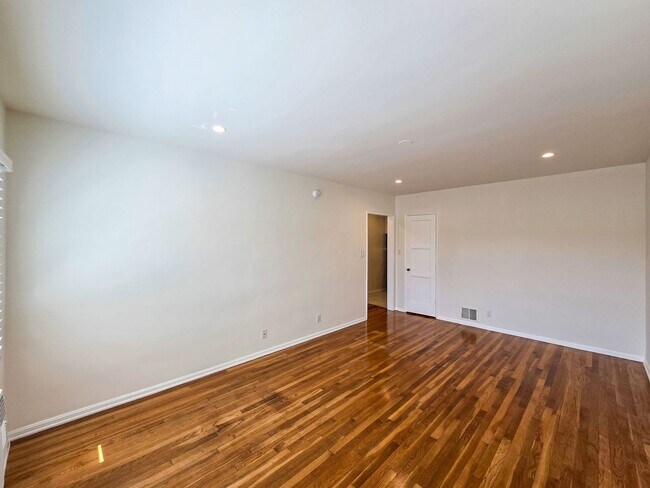 Foto del edificio - Charming Studio - Prime Los Feliz Location!