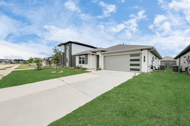 Foto del edificio - 7007 Fleetwood Crescent Wy