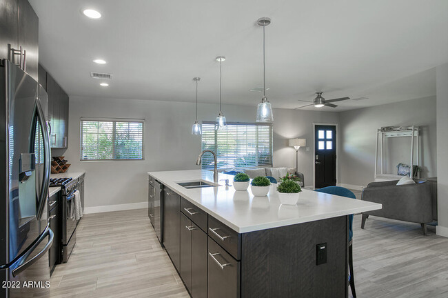 Foto del edificio - 4233 E Mulberry Dr