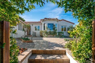 Building Photo - 1865 Soledad Ave