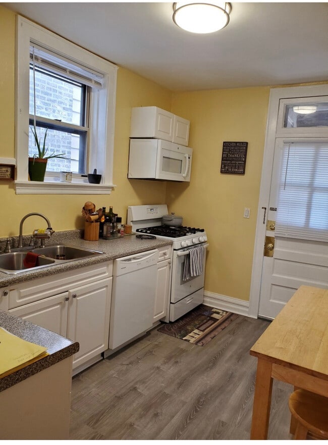 Foto del edificio - 5443 N St Louis Ave