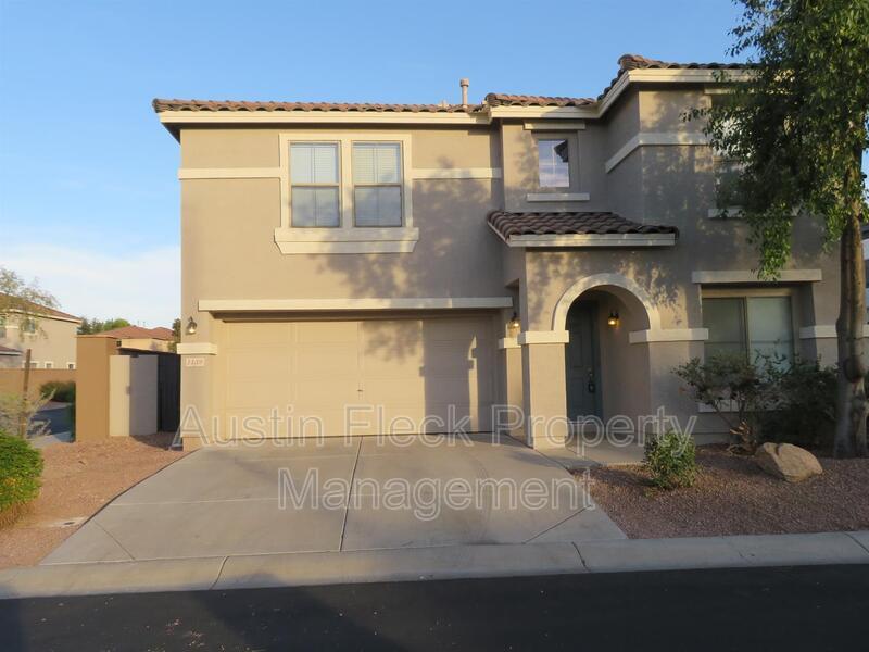 Foto principal - 1139 E Lowell Ave
