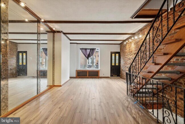 Building Photo - 2432 S Opal St
