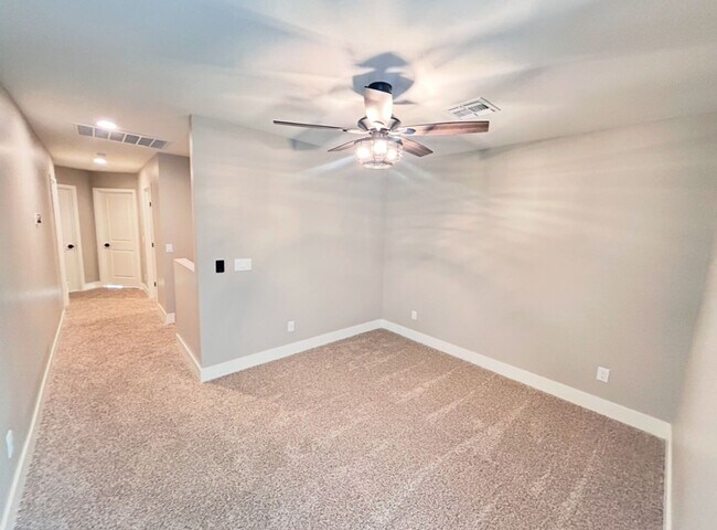 Building Photo - BRAND NEW! 3 bed plus den/loft, NO HOA, EX...
