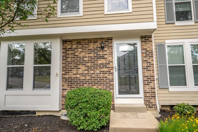 Building Photo - 3010 Stratford Ct