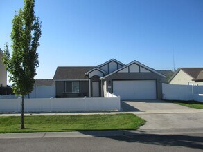 Building Photo - 3670 Accipter Dr