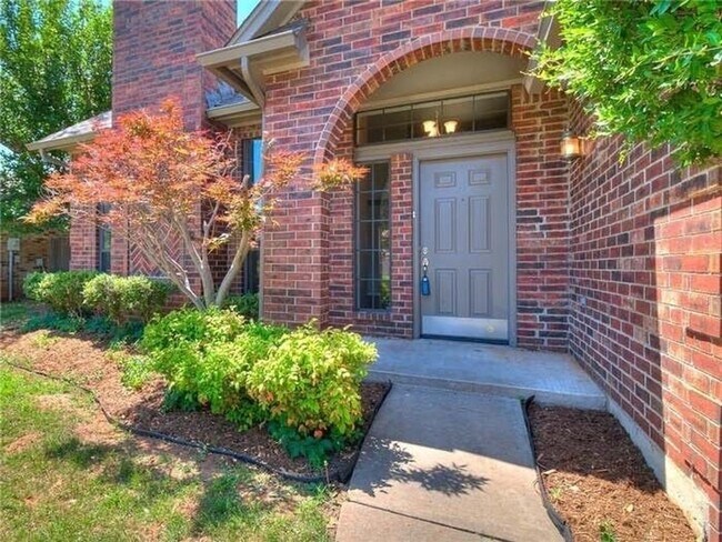 Building Photo - Spacious 4 Bedroom Home - Edmond Schools -...