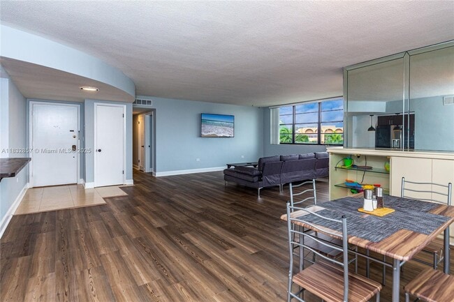 Building Photo - 9180 W Bay Harbor Dr