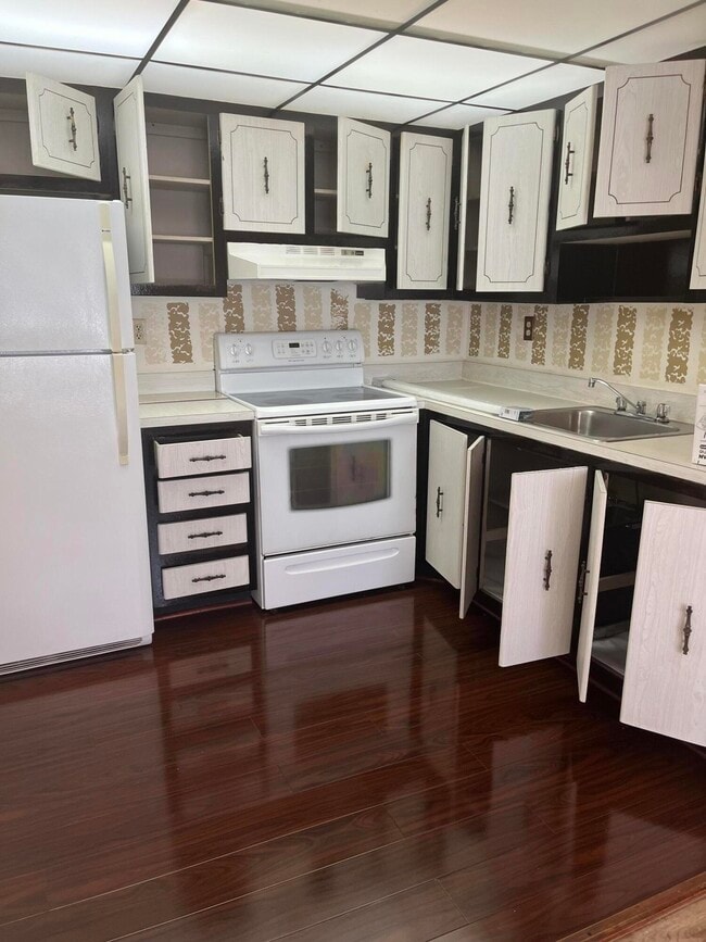 Building Photo - 522 Capri K