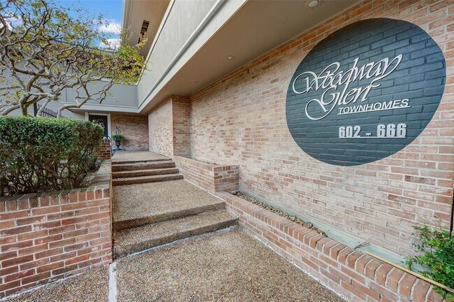 Building Photo - 642 S Ripple Creek Dr