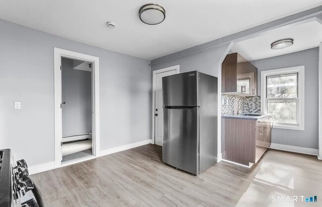 Foto del edificio - 746 Maple St