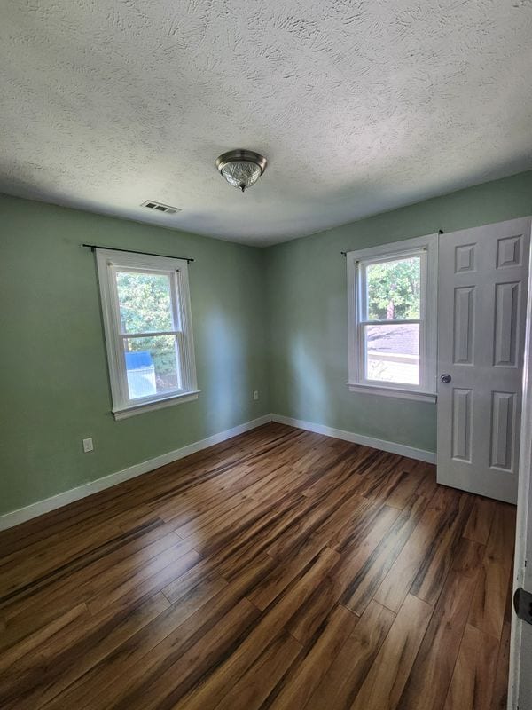 Foto del edificio - 6304 Kennedy Ct