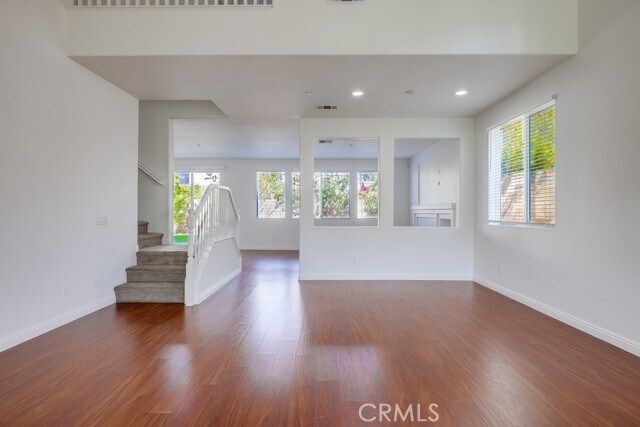 Foto del edificio - 321 N Riley Ct