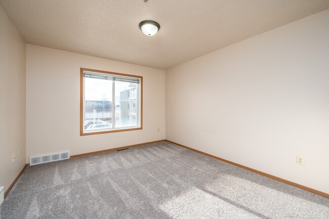 Building Photo - Bennington Hill Apartments