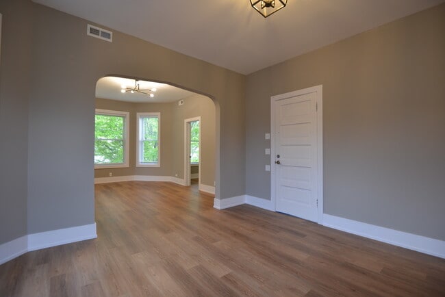 Building Photo - 4113 N Damen Ave