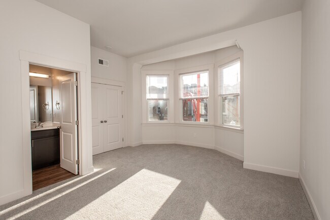 Building Photo - The Clarington