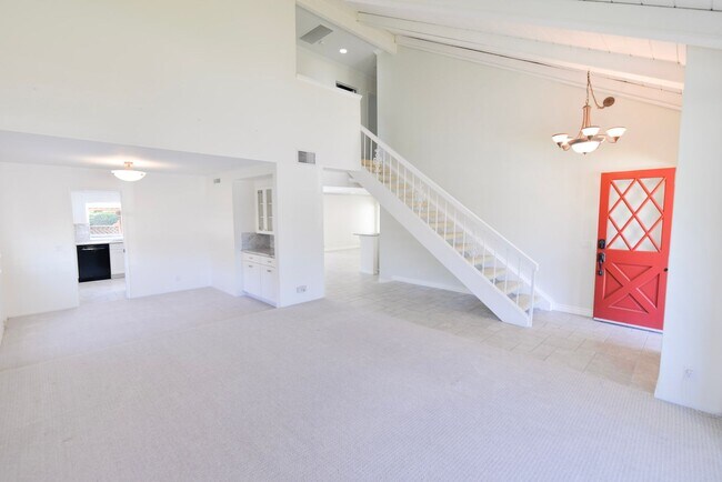 Building Photo - Spacious & Fabulous! Two story 3 bedroom 2...