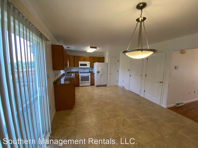 Building Photo - 3 br, 2.5 bath House - 2977 Robin Road