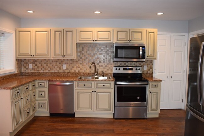 Building Photo - Apartment For Lease!!