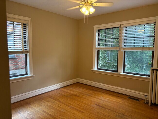 Dormitorio 3 - 7327 Pershing Ave