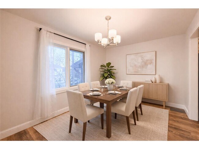 Foto del edificio - 1042 E Circle Dr