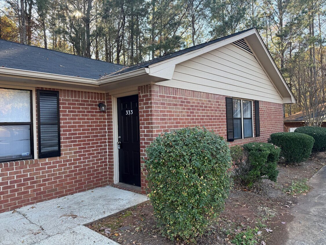 Foto principal - Cozy 2BR/1BA Duplex Near UGA – Comfort & Convenience in East Athens