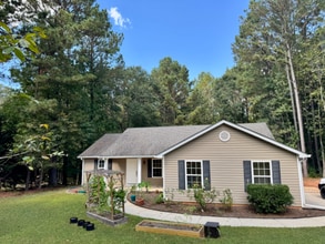 Building Photo - 350 Bee Rd