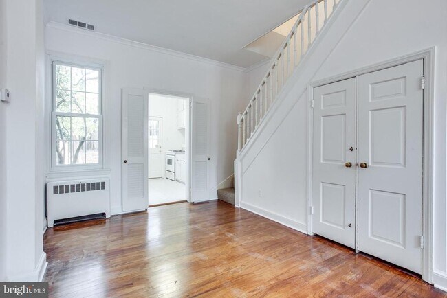 Foto del edificio - 1347 28th St NW