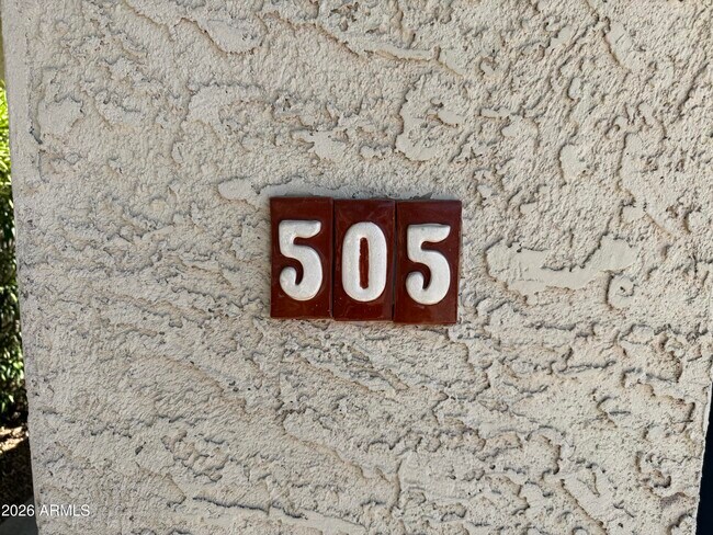 Foto del edificio - 505 W Sereno Dr