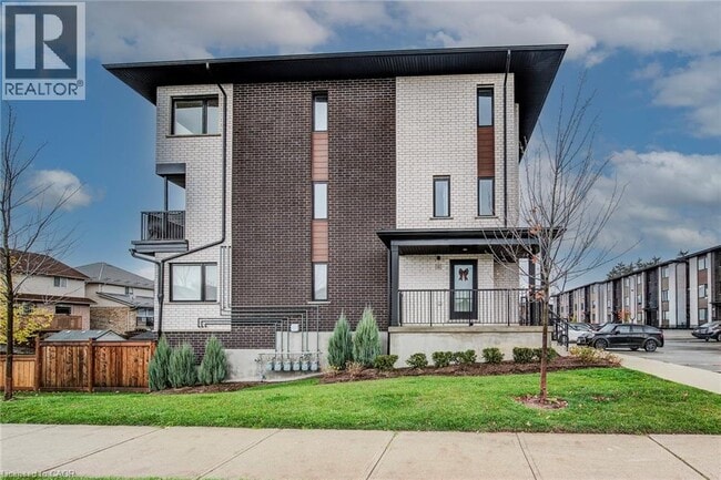 Building Photo - 4 Lily Ln