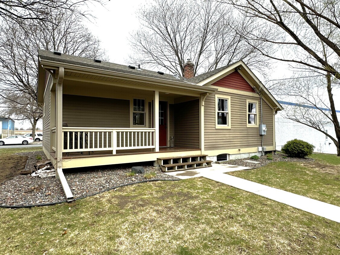 Foto principal - 636 38th Ave NE