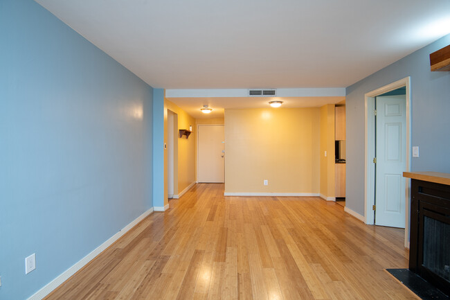 Foto del edificio - Marvelous 2 Bed Condo in Alexandria Virginia!