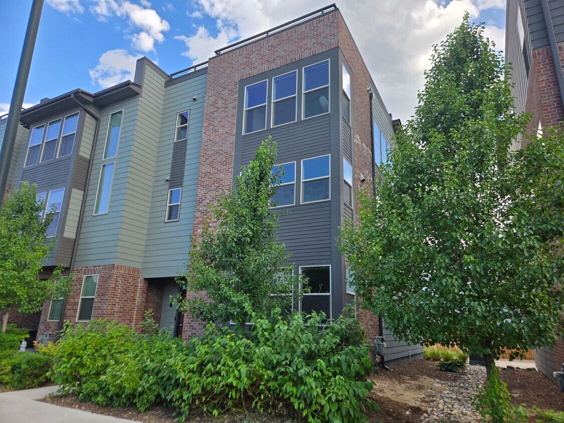 Foto principal - Amazing townhome in Central Park near Nort...