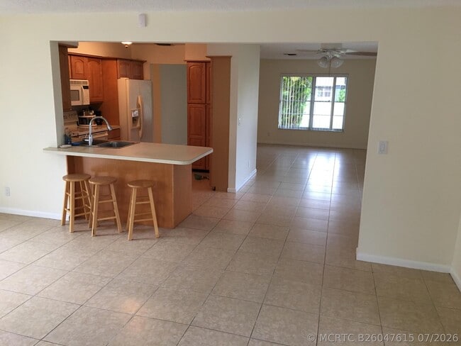Building Photo - 8842 SE Sandcastle Cir