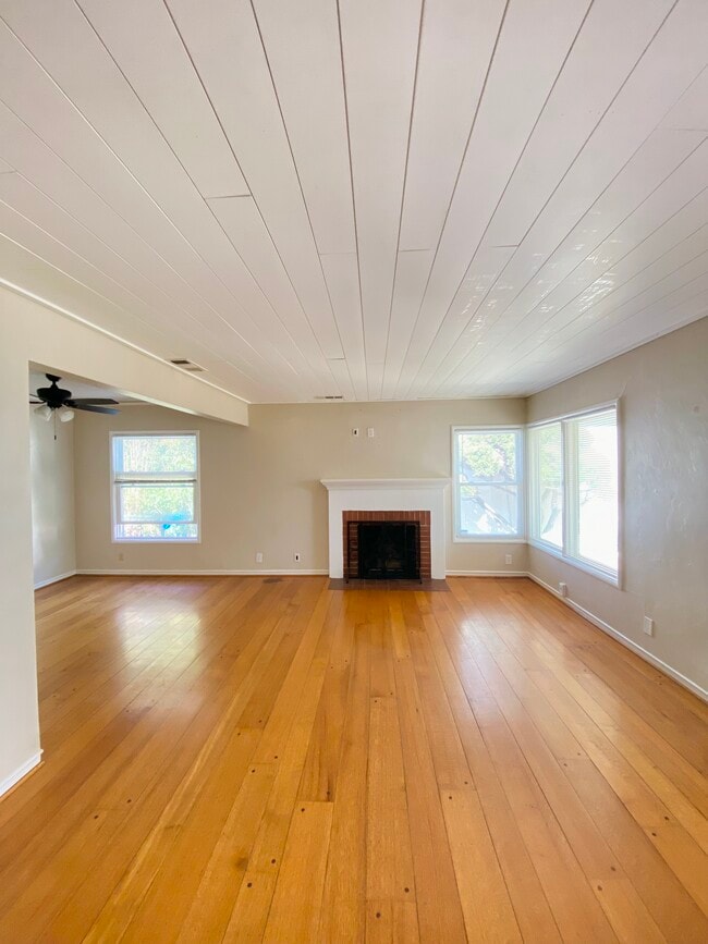 Building Photo - 1332 Ensign Ave