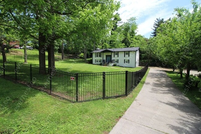 Foto del edificio - 426 Bunkerhill Dr