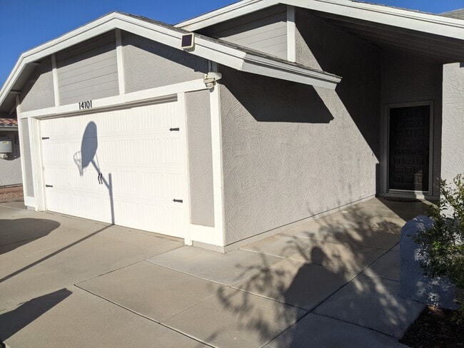 Building Photo - 14101 N 78th Dr