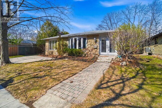 Building Photo - 481 Anthony Dr