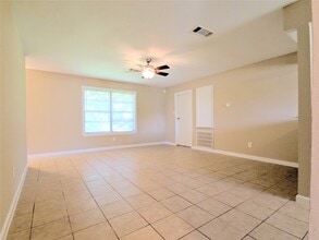 Building Photo - 10962 Buffum St