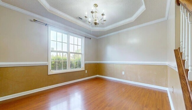 Building Photo - 10 Valley View Ct