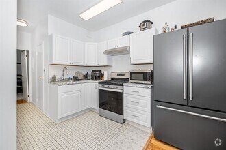 Building Photo - 523 Adams St