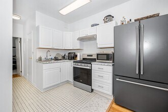 Building Photo - 523 Adams St